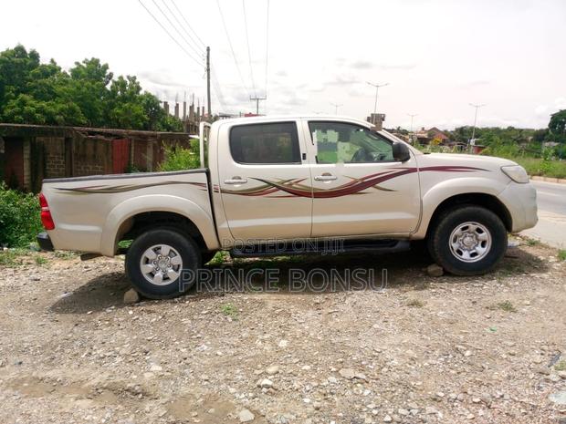 Toyota Hilux 2011 Beige