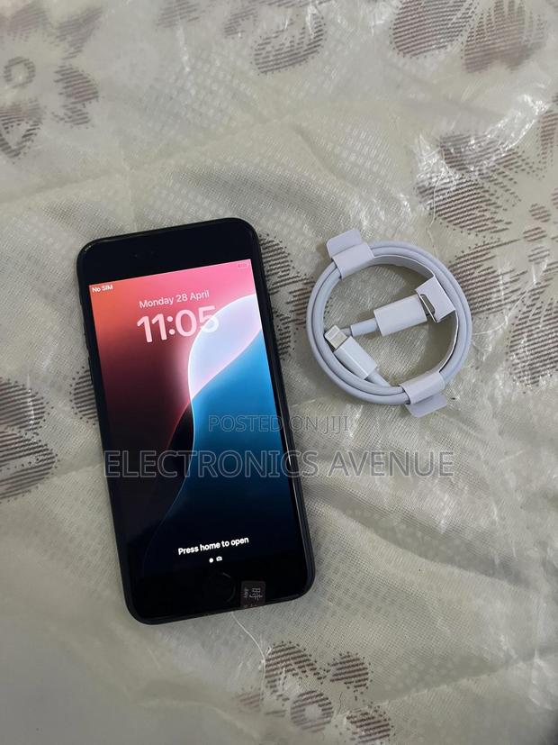 Apple iPhone SE (2022) 64 GB Black photo 2
