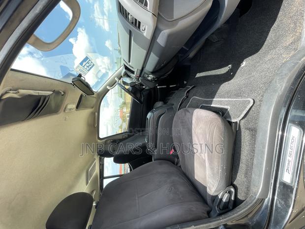 Toyota HiAce 2013 Black