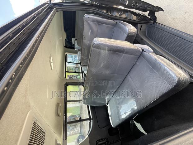 Toyota HiAce 2013 Black