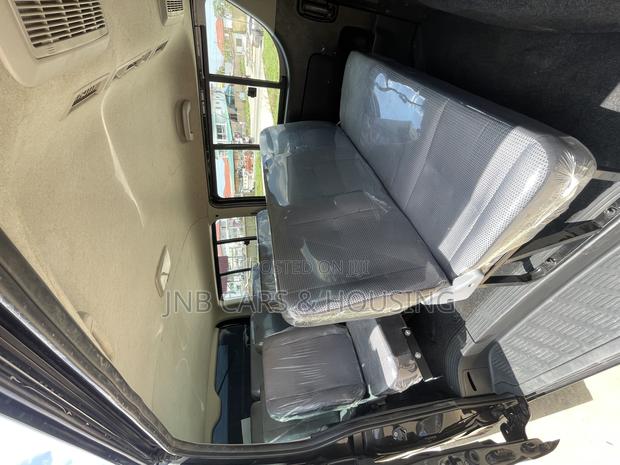 Toyota HiAce 2013 Black