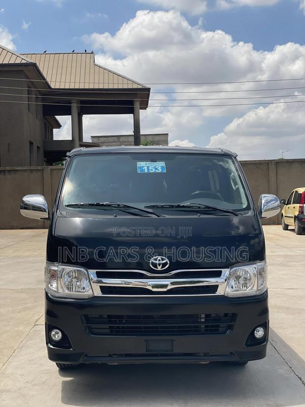 Toyota HiAce 2013 Black