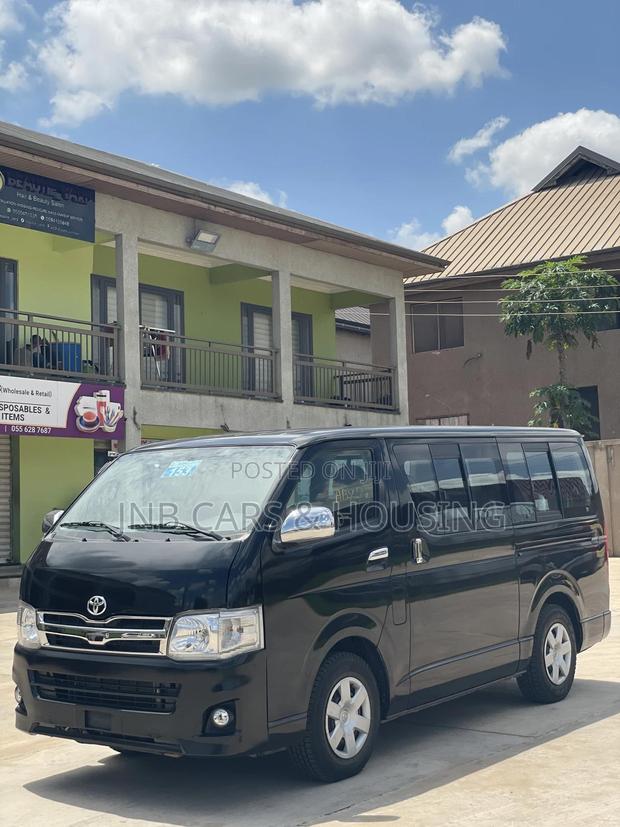 Toyota HiAce 2013 Black