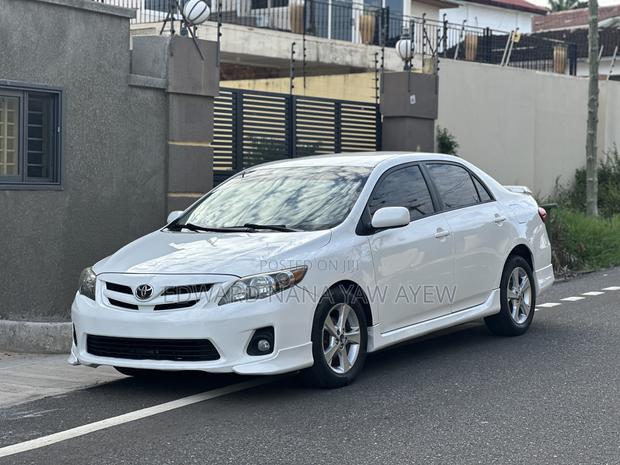 Toyota Corolla S 4dr Sedan (1.8L 4cyl 4A) 2013 White