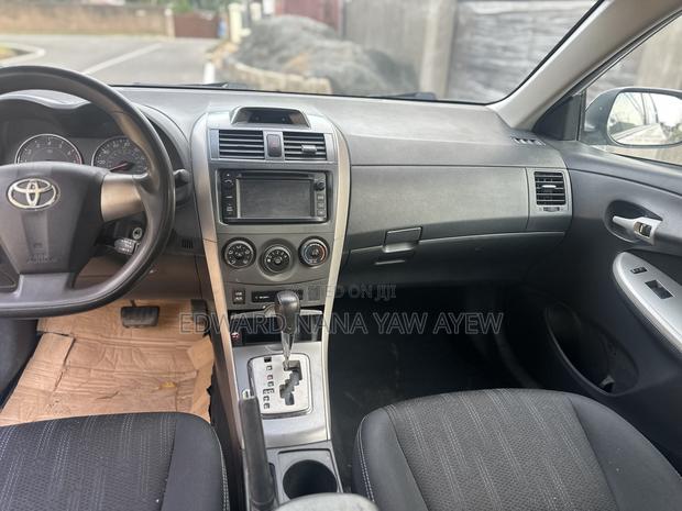 Toyota Corolla S 4dr Sedan (1.8L 4cyl 4A) 2013 White