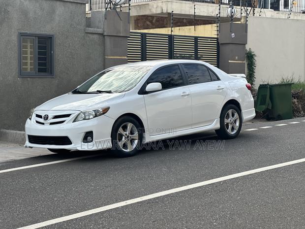 Toyota Corolla S 4dr Sedan (1.8L 4cyl 4A) 2013 White