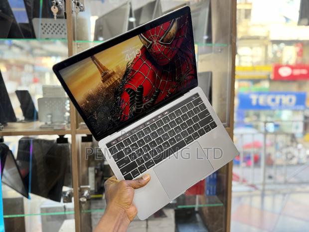 Laptop Apple MacBook 2018 16GB Intel Core I7 SSD 256GB photo 2