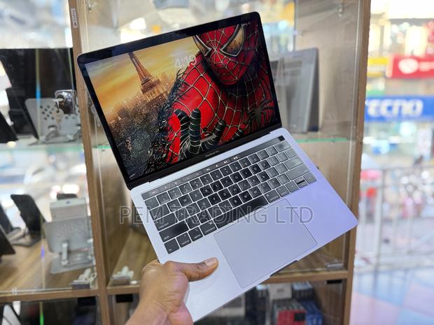 Laptop Apple MacBook 2018 16GB Intel Core I7 SSD 256GB photo 4