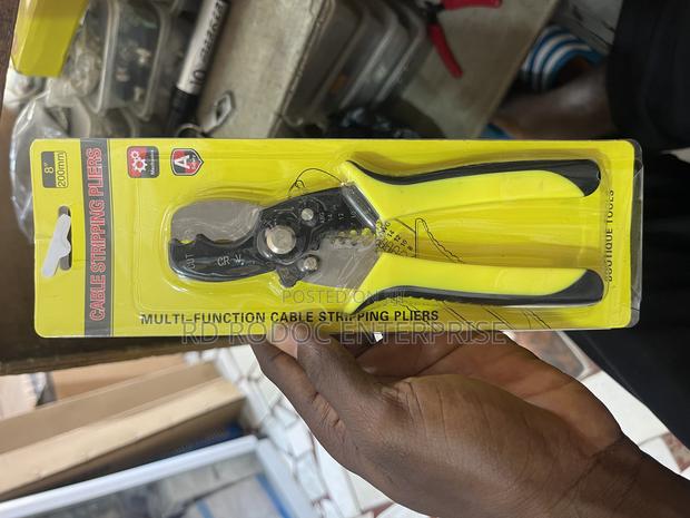 Cable Stripper Plier · Photo 2