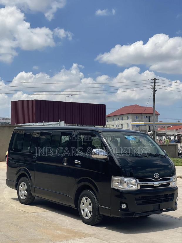 Toyota HiAce 2013 Black