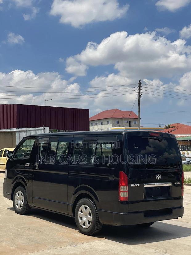 Toyota HiAce 2013 Black