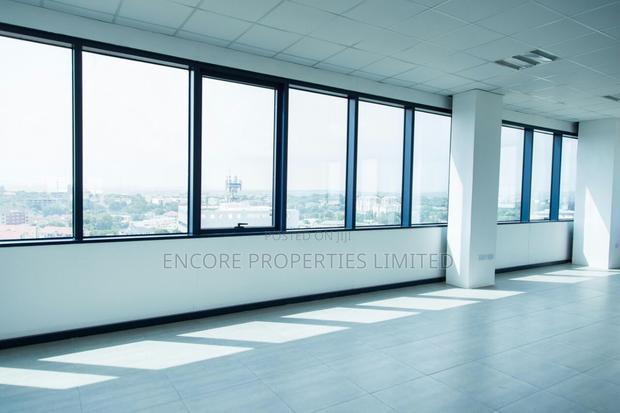 Office Space in Airport Residential · Photo 4