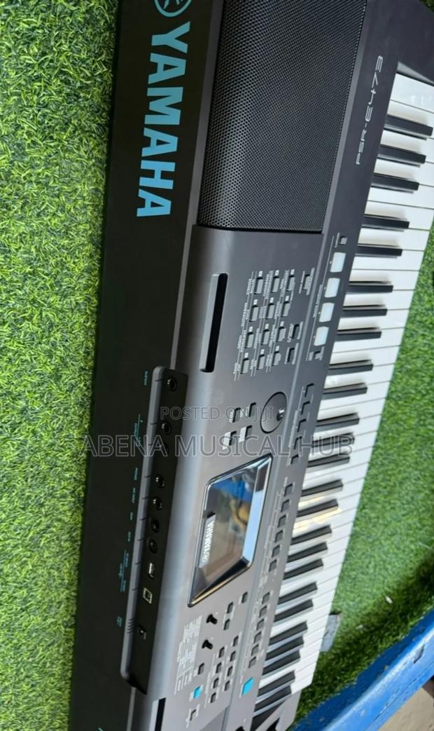 Yamaha PSR (E)473 Keyboard · Photo 4