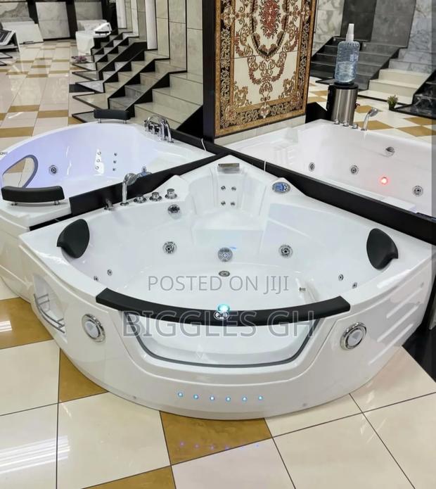 Jacuzzi Bathtub- Massaging and Bluetooth · Photo 4