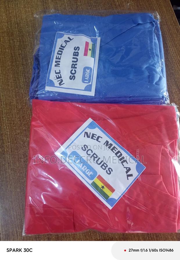 Doctor's Scrubs (All Sizes) · Photo 2