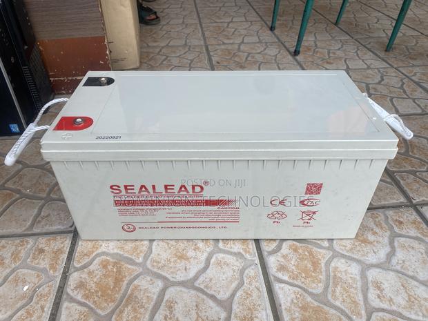 Sealed 12v / 200ah Battery · Photo 4