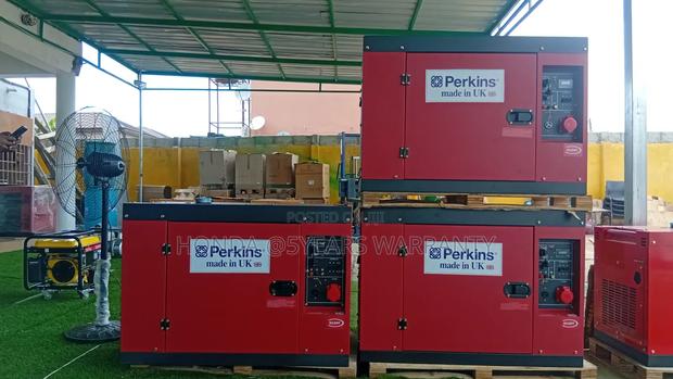 Opening Door for New Energy Perkins 18kva Generator 3phase · Photo 2