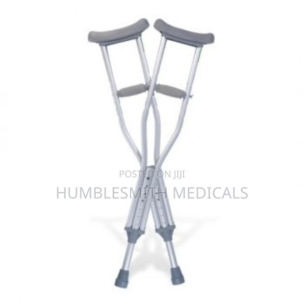 Armpit Crutches · Photo 3