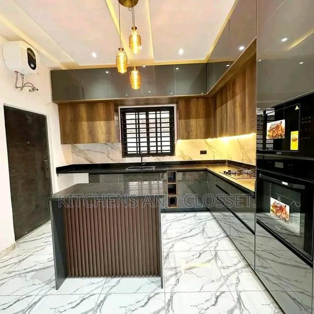 Modern Kitchen Cabinent