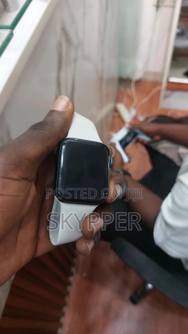 Apple Watch Series 6 · Photo 1