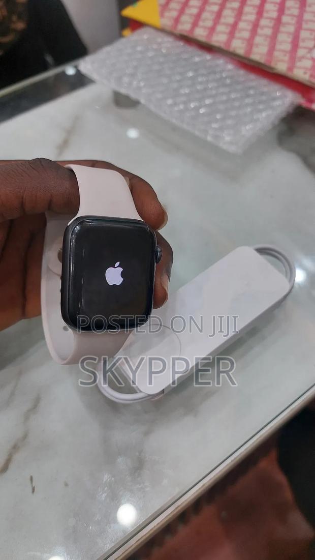 Apple Watch Series 6 · Photo 2