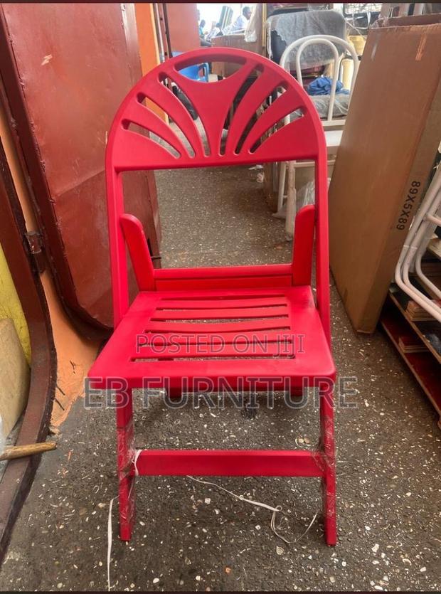 Red Funback Gladiator Chair · Photo 2