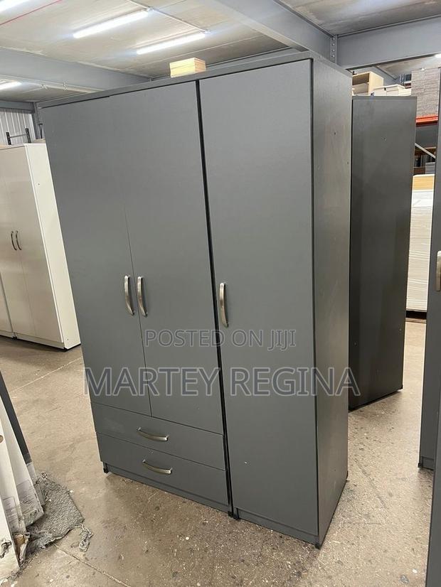 Morden Wardrobe · Photo 2