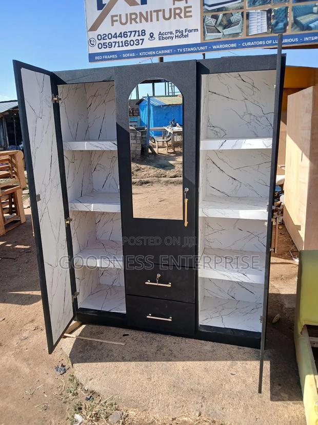 Black and White 3 Doors Wardrobe · Photo 3