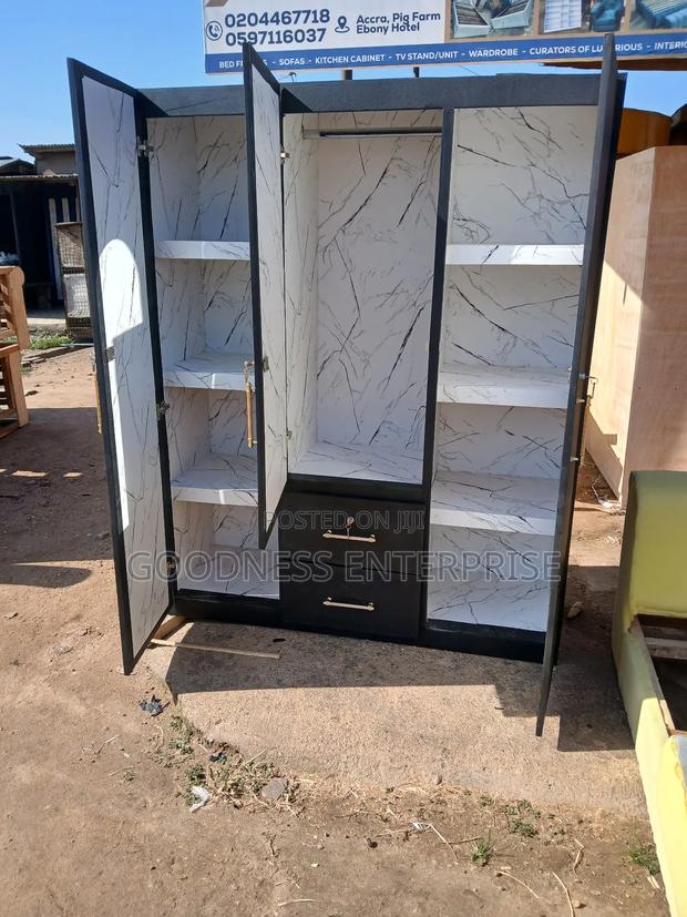 Black and White 3 Doors Wardrobe · Photo 4