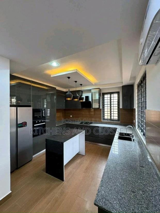 Modern Kitchen Cabinent