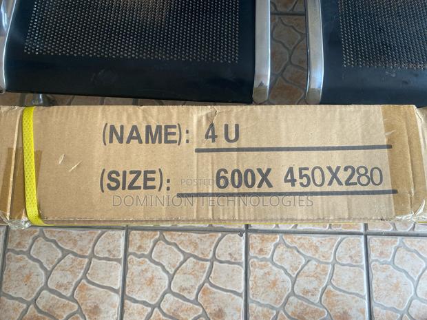 4u Rack Wall Mount Cabinet 600x450x280 · Photo 2