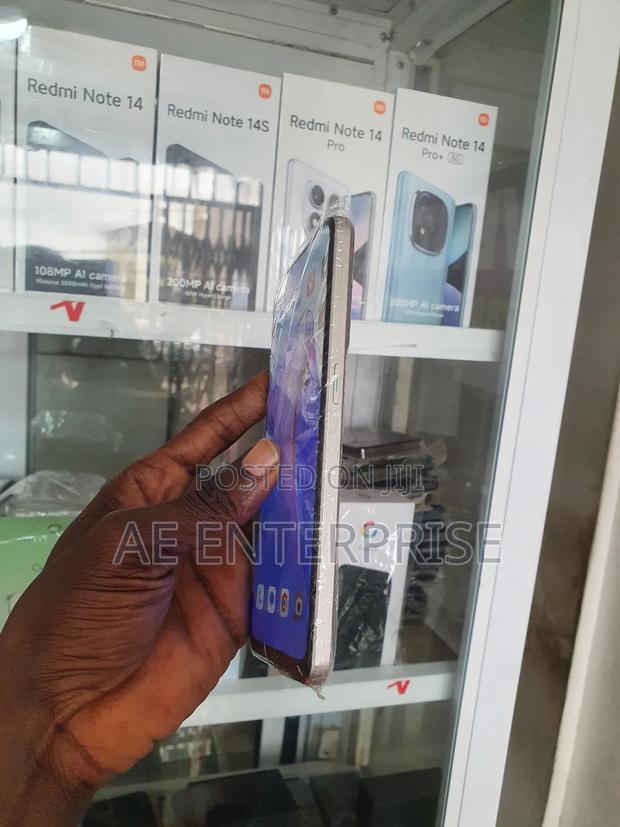 New Oppo Reno8 5G 256 GB Gold photo 4