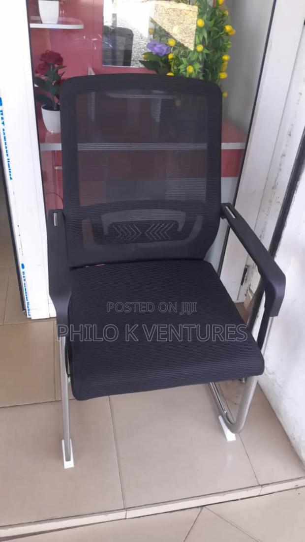 Black Waiting Chair · Photo 2