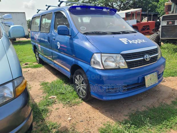 Toyota HiAce 2008 Black · Photo 1
