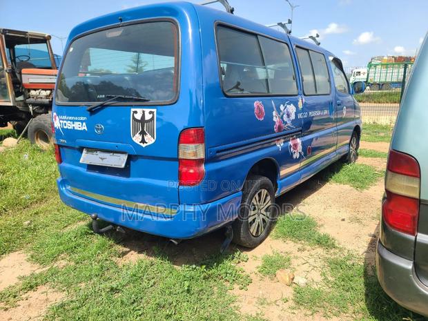 Toyota HiAce 2008 Black · Photo 4
