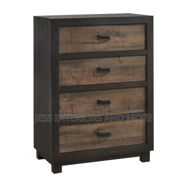 4 -Drawer Dresser · Photo 4