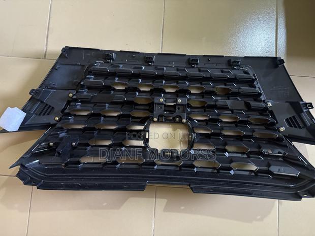 Nissan Kicks 2021 Top Grille Available photo 2