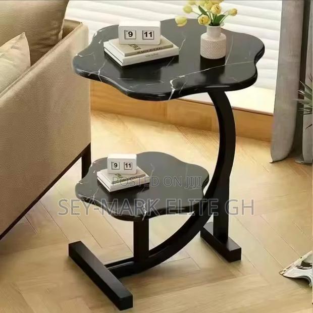 Quality Side/ Coffee Table · Photo 4