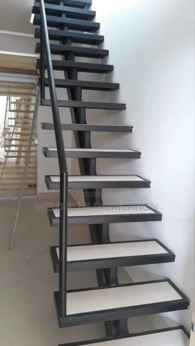 Metal Staircase Structure · Photo 4