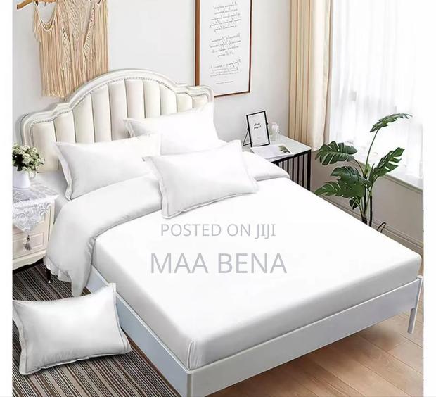 Luxury Cotton White Bedsheet · Photo 4