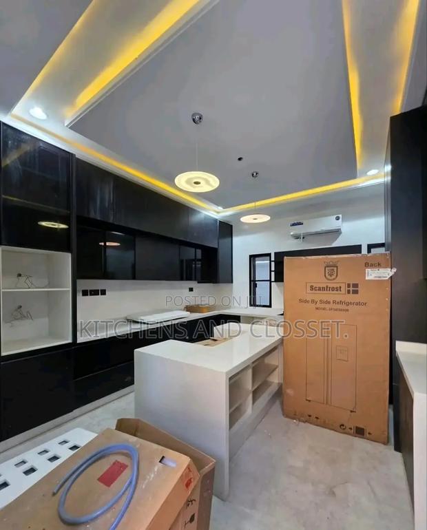 Modern Kitchen Cabinent