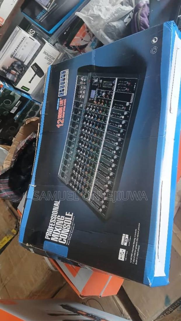 12 Channels Mixer · Photo 4