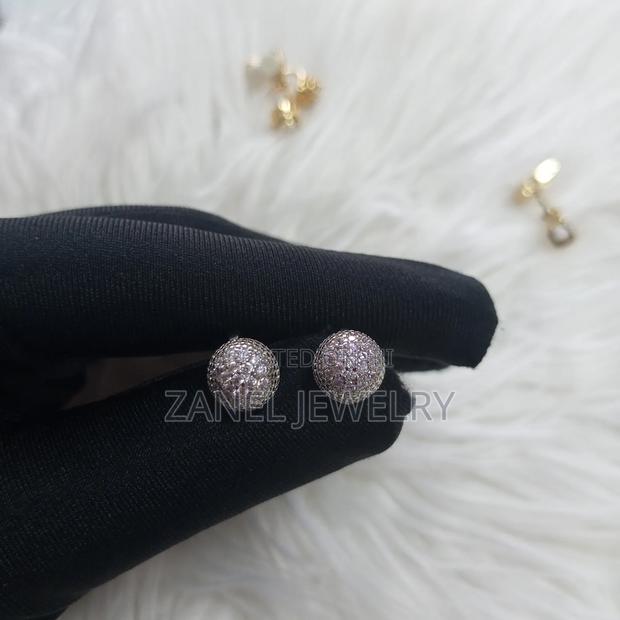 Clip Earrings · Photo 3