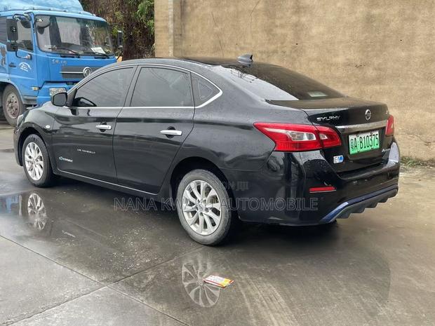 Nissan Sylphy 2019 Black photo 3