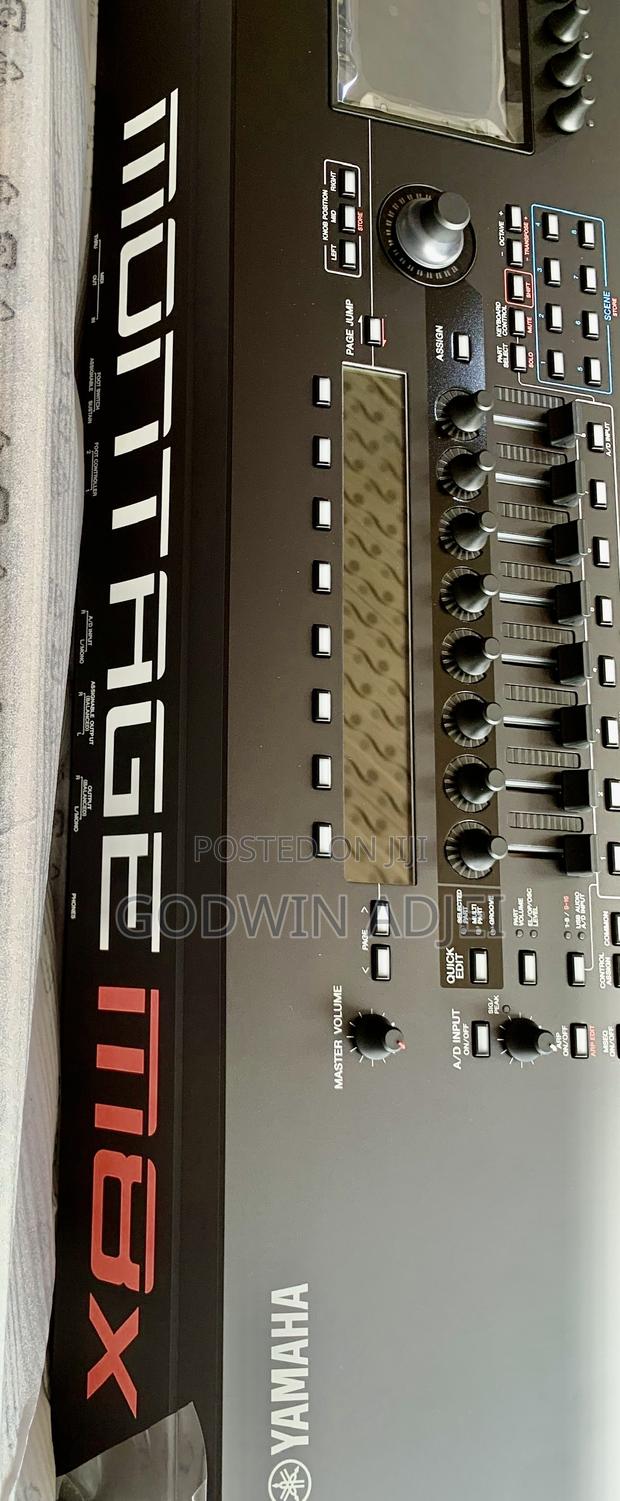 Yamaha Montage M8x Keyboard photo 3
