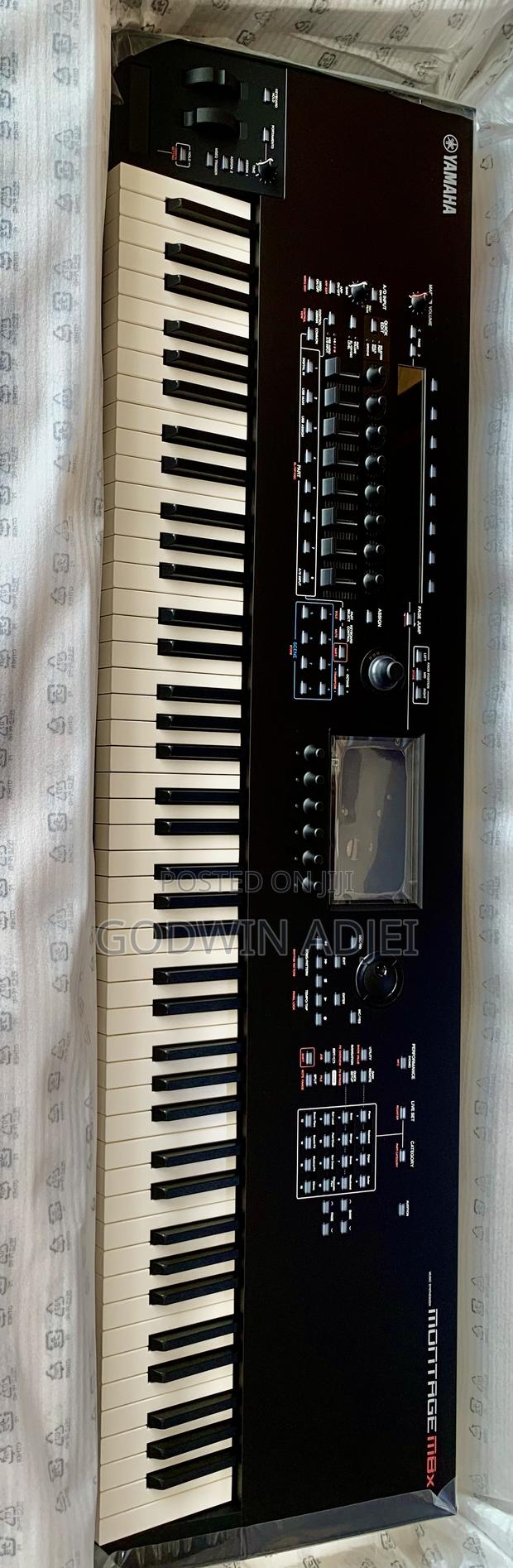 Yamaha Montage M8x Keyboard photo 2