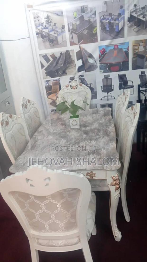 Luxury Dining Table and Chairs · Photo 2