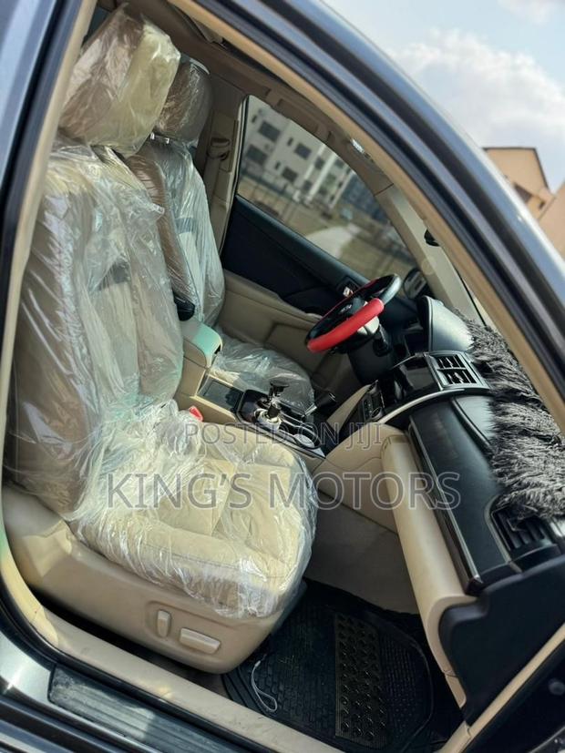 Toyota Camry XLE 4dr Sedan (2.5L 4cyl 6A) 2014 Gray