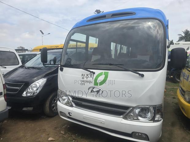Hyundai County 2015 White photo 2