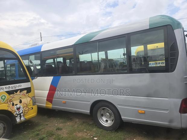 Hyundai County 2015 White photo 3